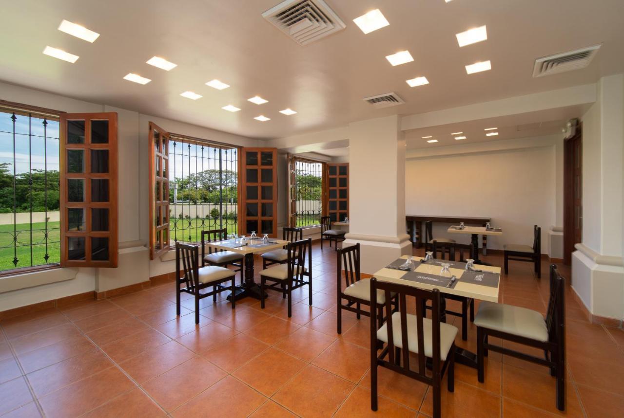 Quality Hotel Real Aeropuerto San Salvador San Luis Buitenkant foto